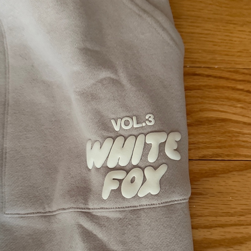 MATCHING SET White Fox Gray/ Crème Hoodie and Sweatpants Set - Picture 3 of 5